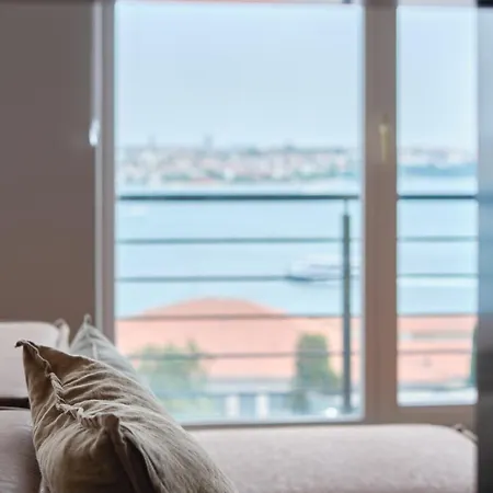 Apartment Modern Duplex Bosphorus View With Teracce